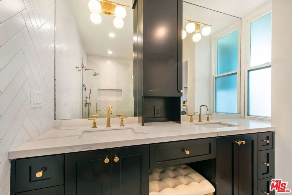 5326 Fairview Boulevard 3, Los Angeles, California 90056 home-pic-23